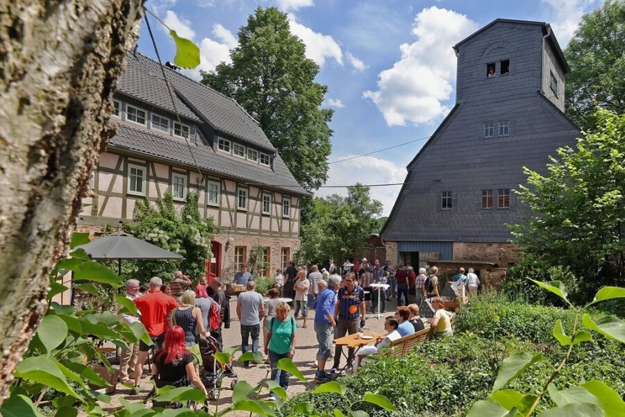 Doege-Mühle in Langenchursdorf bietet Technik und Musik - Hunderte Interessierte haben den traditionellen Mühlentag zu Pfingsten für einen Ausflug zur Doege-Mühle nach Langenchursdorf genutzt. 