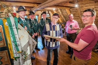 Dörnthal in Feierlaune: Vorbereitungen für 575. Ortsjubiläum laufen auf Hochtouren - Enrico Schuhmann, Reiner Lippmann, Dietmar Ihle, Peter Müller, Klaus Borrmann und Frank Nerger (v. r.) gehören zum Team, das schon jetzt das große Fest vorbereitet.