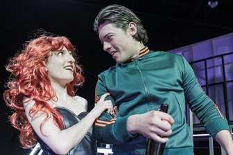 „Doktormutter Faust“ in Zwickau: Wenn Faust und Gretchen zu einer Person werden - Im Stück stehen unter anderen Sophie Hess und Joshua Dahmen auf der Bühne.