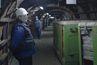Dokumentarfilm "Stollen": Wo Tradition höchste Ehre ist - Szene aus dem preisgekrönten Film "Stollen" der jungen Regisseurin Laura Reichwald. Im Bild der Vorsitzende jenes Vereins, der das Besucherbergwerk in Pöhla betreibt: Frank Weißflog.