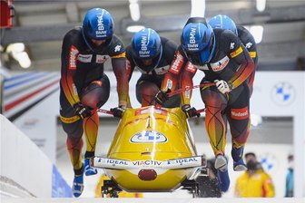Dominator Friedrich wehrt alle Angriffe ab - Francesco Friedrich, Thorsten Margis, Candy Bauer und Alexander Schüller auf dem Weg zum Weltcupsieg.