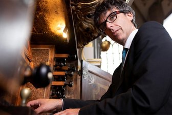 Domorganist: Konzert bei Kerzenschein in Geringswalde - Albrecht Koch wird in Geringswalde Musik unterschiedlicher Epochen vorstellen.