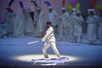 "Don Giovanni" in Salzburg: Ganz in Weiß - Davide Luciano singt und spielt Don Giovanni in der gleichnamigen Oper bei den Salzburger Festspielen.