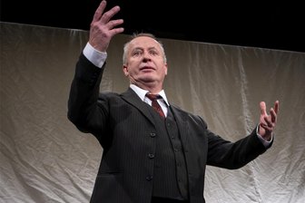 Doppelabend am Theater Freiberg muss wegen Krankheit abgesagt werden - Andreas Pannach in „Zwei Genies am Rande des Wahnsinns“.
