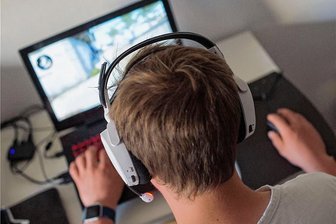 Doppelt so viele junge Menschen onlinesüchtig wie vor Pandemie - Online-Computerspiele sind für Kinder und Jugendliche ein Suchtfaktor.