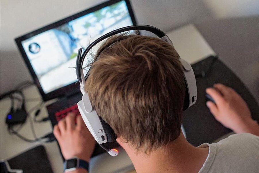Doppelt so viele junge Menschen onlinesüchtig wie vor Pandemie - Online-Computerspiele sind für Kinder und Jugendliche ein Suchtfaktor. 