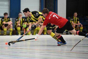 Doppelter Jubel: Freibergs Hockey-Herren feiern zwei Siege und schließen zum Spitzenreiter auf - Auf Torejagd: Freibergs Max Müller beim Torschuss im Spiel gegen Wurzen. Am Ende siegte der FHTC mit 6:4.