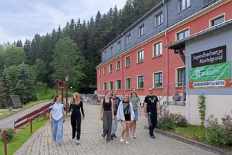 Doppeltes Jubiläum in der Jugendherberge Sayda-Mortelgrund - Die Jugendherberge Sayda-Mortelgrund wird 100 Jahre alt. Zu Gast in der Herberge war auch eine Gruppe junger Volleyballerinnen mit ihrem Trainer aus Brand-Erbisdorf.