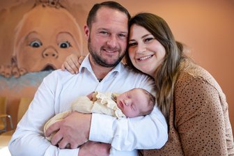 Doppeltes Wiegenfest im Vogtland: Leni Leticia schenkt sich ihrer Mami zum 30. Geburtstag - Nathalie und Michael aus dem Pausaer Ortsteil Thierbach freuen sich über ihre Tochter Leni Leticia.