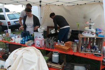Dorf-Flohmarkt lockt an den Mühlteich in Hauptmannsgrün - Der Dorf-Flohmarkt wird von Jahr zu Jahr größer.