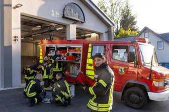 Dorf im Erzgebirge feiert seine Feuerwehr: Schwibbogen ziert neues Depot an Staatsstraße - Die Tannenberger Kameraden haben ihr neues Depot an der Ortsdurchfahrt bezogen.