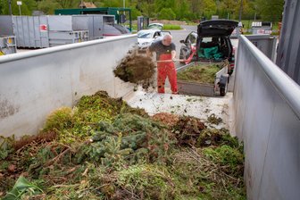 Dorf im Erzgebirge schafft Annahmestelle für Grünschnitt ab - Grünschnitt auf einem Wertstoffhof. In Schönheide wird es so eine Annahmestelle nicht mehr geben.