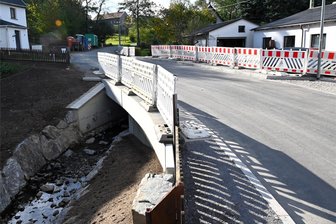 Dorf ist wieder vereint: Brücke in Riechberg fertig - Die Brücke auf der Dorfstraße in Riechberg kann wieder befahren werden.