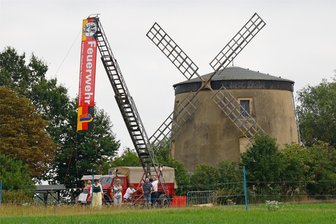 Dorf- und Heimatfest in Tettau: Tanzparty und Feuerwehrtechnik als Besuchermagnete - An und in der Tettauer Mühle ging es um die Feuerwehr, die ihren 100. Geburtstag gefeiert hat.
