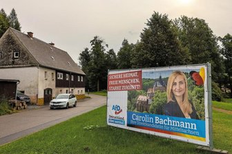 Dorfchemnitz erneut mit AfD-Rekordergebnis: Ein Dorf sieht blau - Ein Heimspiel für Carolin Bachmann: Die AfD-Direktkandidatin stammt aus Dorfchemnitz. Hier holte sie am Sonntag über 52 Prozent.