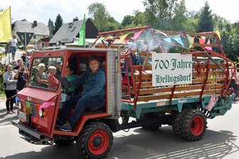 Dorfchemnitz, Helbigsdorf, Lichtenberg, Zethau: Wie die Dörfer gefeiert haben - Festumzug 700 Jahre Helbigsdorf: Hartmut Frank stellt das Kapitel Landwirtschaft der Ortsgeschichte mit dar.