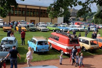 Dorffest in Hohndorf: Alter Lack auf Hochglanz poliert - 156 Oldtimer waren am Wochenende beim Oldtimer-Treffen auf dem Sportplatz an den Lamm-Terrassen in Hohndorf zu sehen.