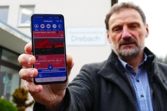 Dorffunk per Smartphone - Drebachs Bürgermeister Jens Haustein sieht in der Dorffunk-App einen idealen Weg, die Bevölkerung mit Informationen der Gemeinde zu versorgen. Er würde die Technik künftig gern noch intensiver nutzen.