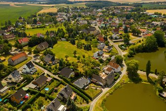 Dorffunk per Whatsapp: Mannichswalde informiert jetzt digital über Feste, Ortschaftsrat und Vereine - Blick auf den Crimmitschauer Ortsteil Mannichswalde aus der Vogelperspektive.