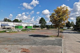 Dorfzentrum kommt: Dennheritz greift für Millionenprojekt Reserven an - Die Brachfläche an der Meeraner Straße soll zu einem rund 1000 Quadratmeter großen Festplatz umgestaltet werden. 