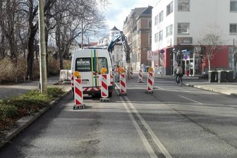 Dr.-Friedrichs-Ring halbseitig gesperrt: Riesenstau am Schumannplatz - Auf dem Dr.-Friedrichs-Ring in Zwickau ist eine Trinkwasserleitung havariert.