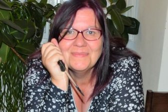 Drachen-Geschichten sorgen für Spannung und Emotionen - Jessica Weber schreibt nicht nur Drachengeschichten. Sie ist auch Motivtortengestalterin und ließ es sich nicht nehmen, eine Drachentorte mit zur Lesung nach Reichenbach zu bringen. 