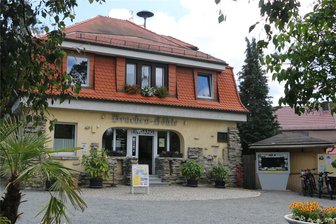 Drachenhöhle Syrau setzt künftig verstärkt auf Regenwasser - Das Hauptgebäude der Drachenhöhle.