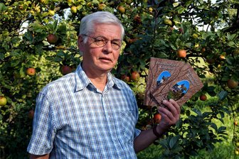 „Drachnsteign u Kerbetanz“: Mundartautor Manfred Zill veröffentlicht neues Buch - Manfred Will, der seit vielen Jahren in Willitzgrün lebt, ist einer der wenigen Autoren im Vogtland, die aktuell noch Bücher in Mundart vorlegen.