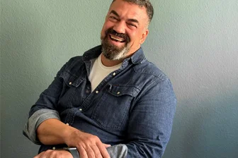 Dracula sucht singenden Nachwuchs in Freiberg: Das steckt hinter dem besonderen Projekt - Sergio Raonic Lukovic, der Intendant des Mittelsächsischen Theaters.
