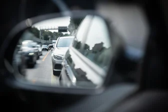 Drängeln, Schimpfen, Unfall bauen: Wie zwei Autofahrer aus dem Erzgebirge auf dem Weg nach Chemnitz die Nerven verloren - Die Wut zweier Autofahrer aufeinander schaukelte sich wohl hoch bis es schließlich zum Unfall kam.