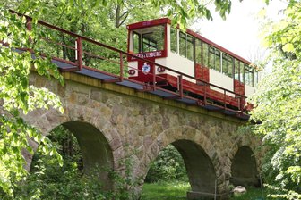 Drahtseilbahn Augustusburg fährt länger: Musiksommer-Gäste bekommen extra Rückfahrten - Die Drahtseilbahn Augustusburg hat teils verlängerte Fahrzeiten während des Musiksommers.