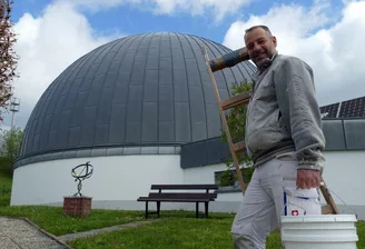 Drebacher Maler frischen Sternenhimmel in den Planetarien der Welt auf - Mit dem Auftrag in Drebach begann die Reise für Maler Frank Trexler.
