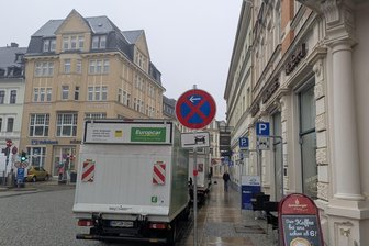 Dreharbeiten für Erzgebirgskrimi sorgen für Verkehrseinschränkungen in Annaberg - Um Platz für Fahrzeuge der Filmcrew zu schaffen, gilt an einigen Stellen in Annaberg zeitweise ein Haltverbot.