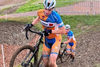 Drei Derbys und ein Weltcup-Debüt: Das Sport-Wochenende im mittleren Erzgebirge - Freuen sich auf den Weltcup: Alwin (vorn) und Oscar Beyer.