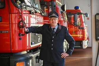 Drei Ehrenamtler für Limbach-Oberfrohna: Ehrennadel für Lebensretter, Suchtberater und Trainer - Dirk Pustolla, Wehrleiter der Ortsfeuerwehr Limbach, ist in diesem Jahr von der Stadt mit der Ehrennadel für sein Engagement ausgezeichnet worden.