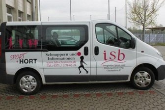Drei gestohlene Fahrzeuge des Chemnitzer Sporthorts sichergestellt - Drei dieser Opel-Busse sind gestohlen worden, zusätzlich ein VWT5 und zwei Skoda Fabia. Alle trugen zur Tatzeit die Vereinsaufschrift.