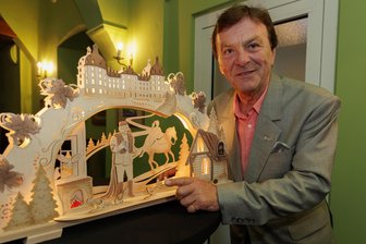 „Drei Haselnüsse für Aschenbrödel“: Märchenprinz Pavel Trávníček kommt wieder ins Erzgebirge - Pavel Trávnicek, der Prinz aus „Drei Haselnüsse für Aschenbrödel“, kommt nach Annaberg.