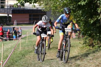Drei heiße Eisen und Platz in der Starterliste: Mountainbike-Rennen lockt nach Schwarzenberg - War schon 2019 mit Feuereifer im Gelände am Start: Hannes Degenkolb (r.) vertritt auch kommenden Sonntag bei den Mountainbike-Race-Classics in Schwarzenberg den gastgebenden Verein. Den Kinderschuhen ist er freilich entwachsen.