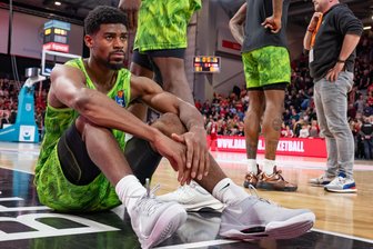 Drei Kämpfer und sonst nicht viel: die Einzelkritik zum Spiel der Niners Chemnitz in Bamberg - Victor Bailey gehörte im Spiel der Niners Chemnitz bei den Bamberg Baskets noch zu den besseren Spielern der Gäste. Auch er war am Ende enttäuscht über die knappe Niederlage.