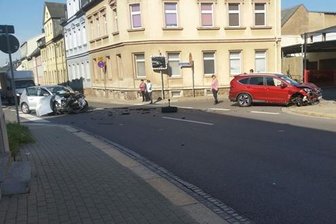 Drei Menschen bei Unfall verletzt -