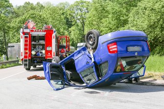 Drei Personen bei Unfall auf B 95 verletzt - Bei einem Unfall auf der B 95 sind drei Personen verletzt worden.
