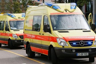 Drei Personen bei Unfall verletzt - Rettungshubschrauber im Einsatz -