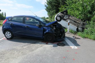 Drei Schwerverletzte bei Unfall auf S 283 bei Wildenfels - Bei dem Zusammenstoß wurden laut Polizei drei Personen schwer verletzt.