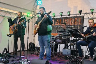 Drei Straßenkonzerte in Oelsnitz: Diese Bilanz zieht der Veranstalter - Zum Abschluss der diesjährigen Straßenkonzerte spielte die Band Plausibel aus Plauen.