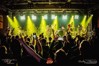 Drei Tage, drei verschiedene Musikgenres: Festival „Schwarzbach rockt“ wird erneut zum Straßenfeger - Das Festival „Schwarzbach rockt“ geht in seine dritte Runde. Drei Tage lang gibt es drei verschiedene Musikrichtungen auf die Ohren.