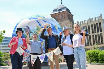 Drei Tage Hutfestival in Chemnitz: Alles zu Anreise, Zusatzzügen und Parken - Vorfreude bei den Organisatoren: Am Freitagnachmittag startet das Hutfestival.