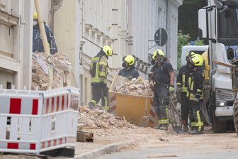 Drei Tote - Warum stürzte das Haus in Görlitz ein? - Drei Leichen wurden nach dem Hauseinsturz in Görlitz geborgen.