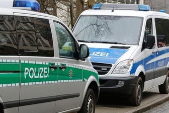 Drei Transporter von Firmengelände gestohlen -
