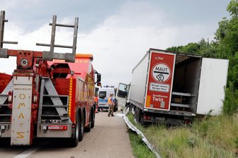 Drei Unfälle mit Sattelzügen auf der A4 - 