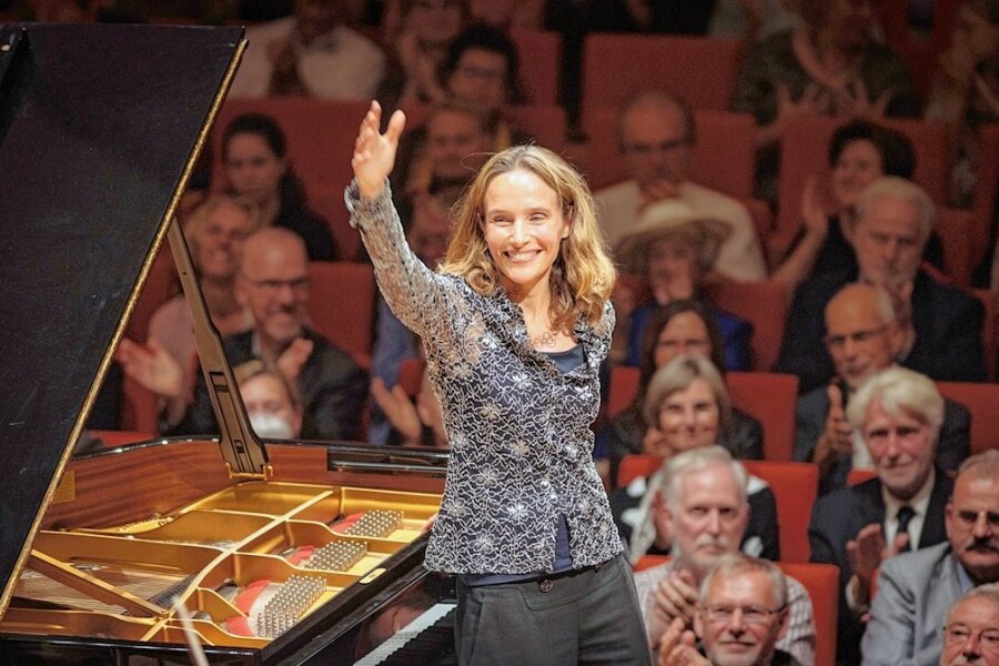 Drei US-Orchester in vier Tagen in Dresden: Pianistin von Weltklasse schließt mit zweitem Auftritt den Festspielkreis - Die Pianistin Hélène Grimaud wurde vom Dresdner Publikum frenetisch gefeiert.